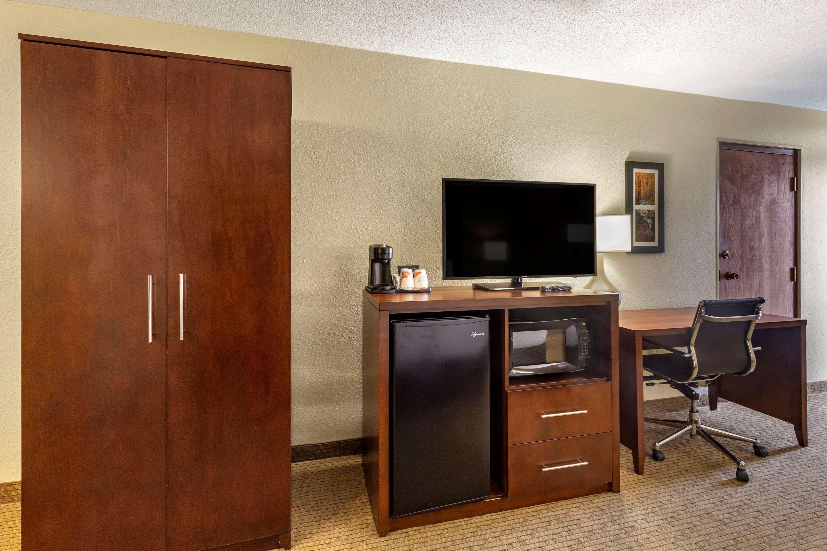 Comfort Inn & Suites Near Danville Mall Kültér fotó